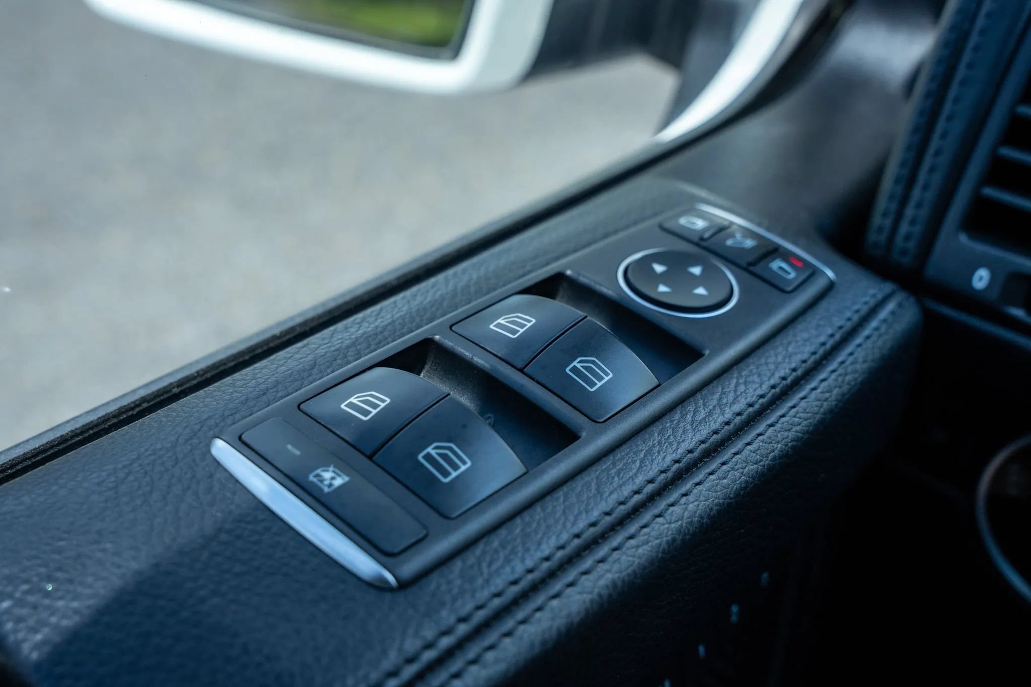 Used 2017 Mercedes-Benz G 63 AMG 4MATIC image 28