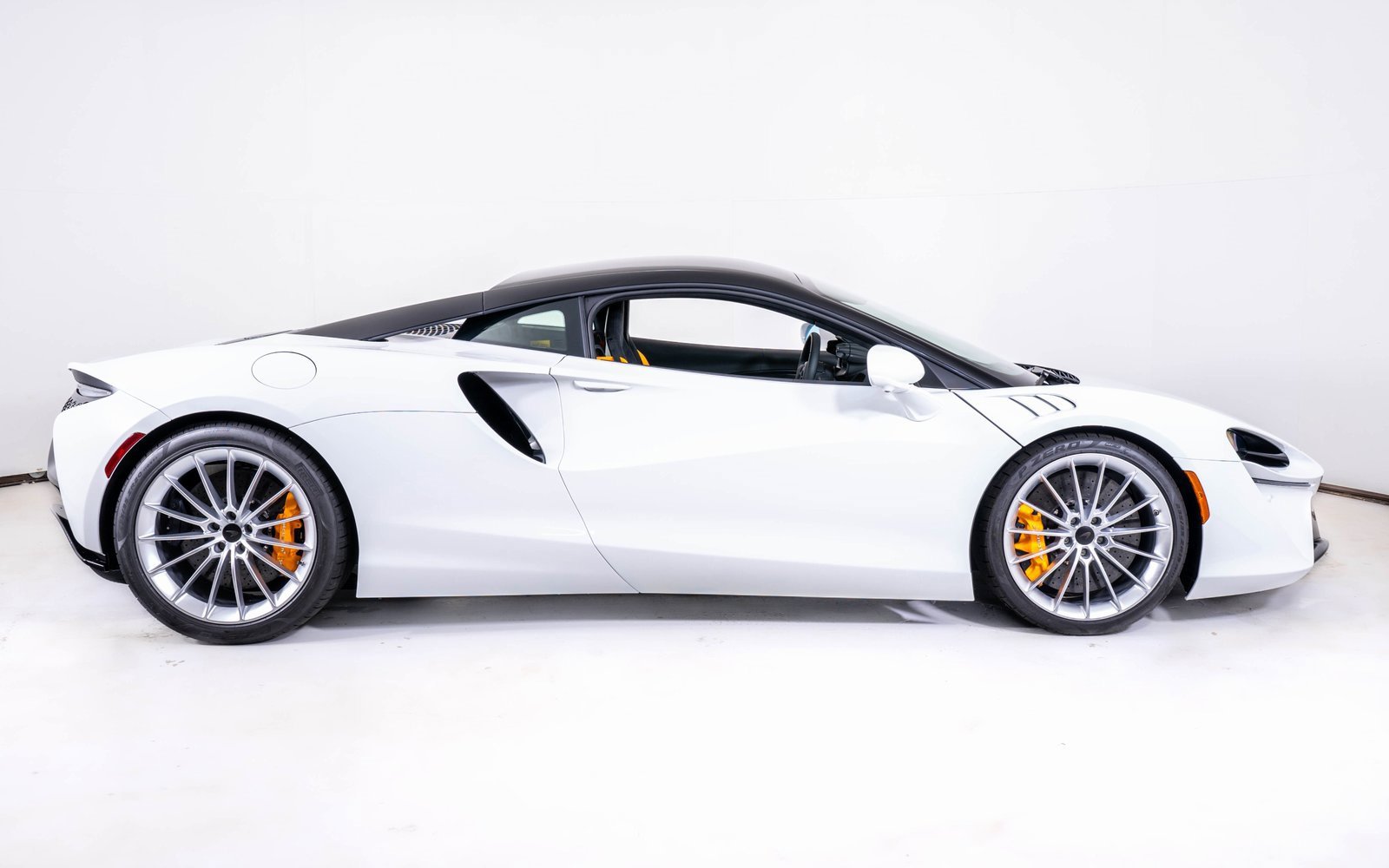 New 2026 McLaren Artura image 6