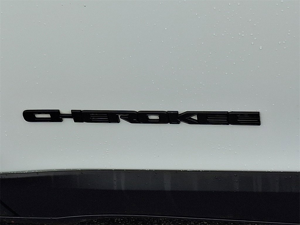 Used 2023 Jeep Cherokee Altitude Lux w/ Lux Elite Package image 32