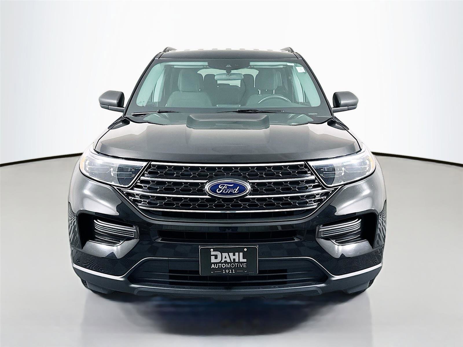 Used 2023 Ford Explorer XLT image 2