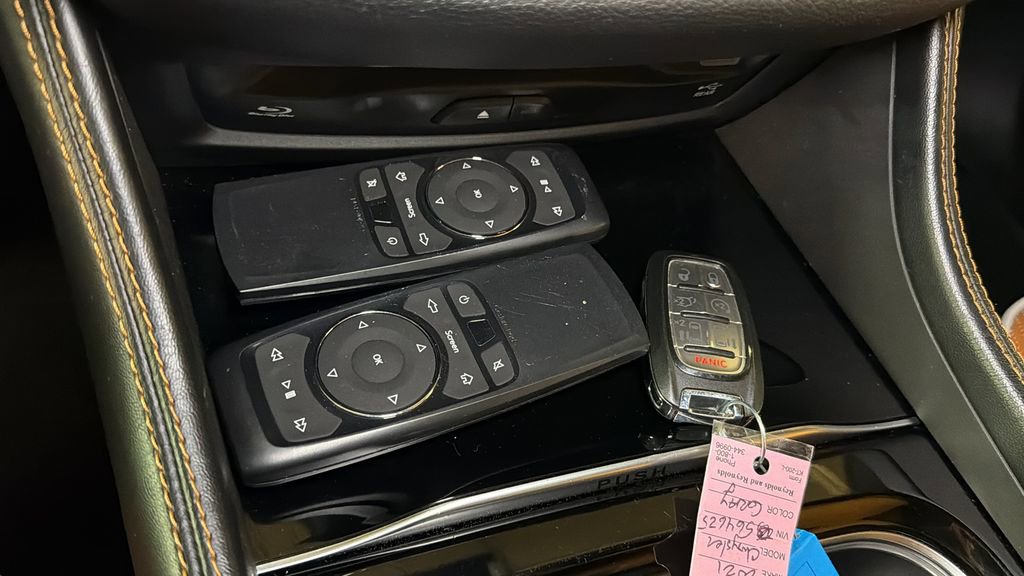 Used 2021 Chrysler Pacifica Pinnacle FWD image 32