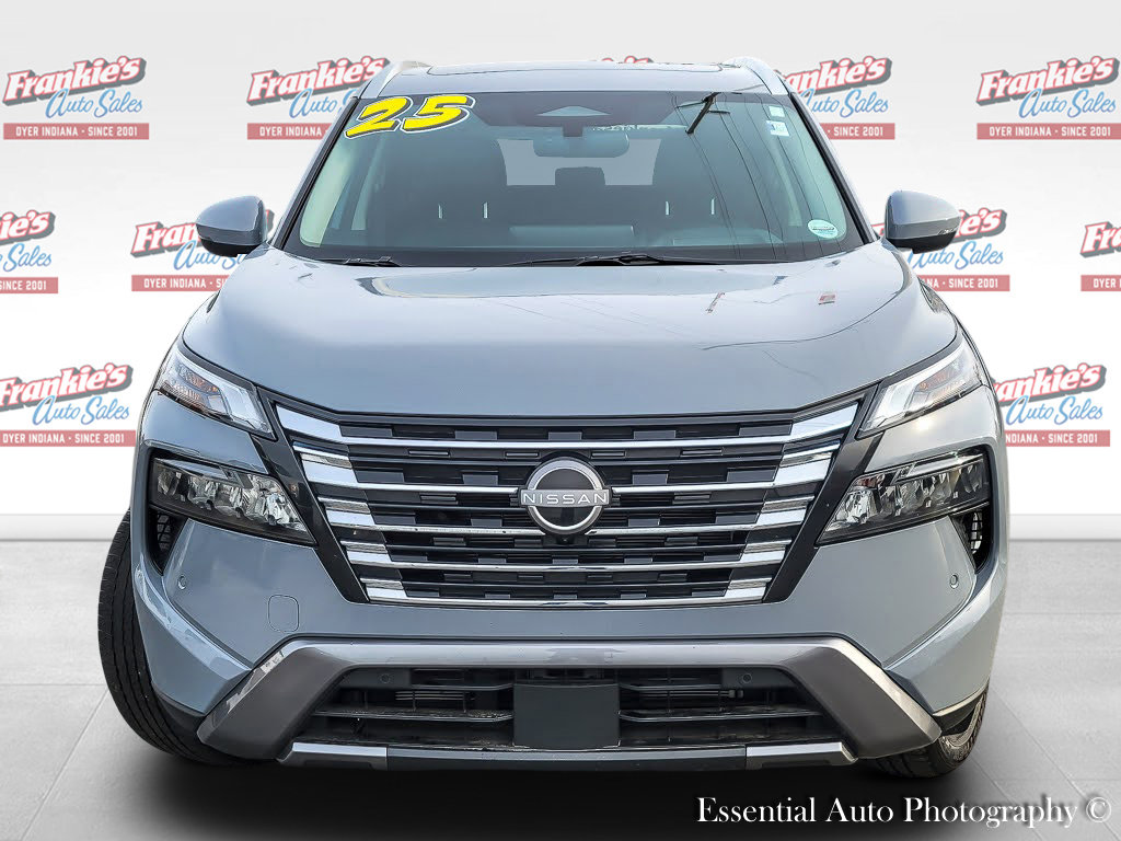 Used 2025 Nissan Rogue SL w/ Tech Package image 3