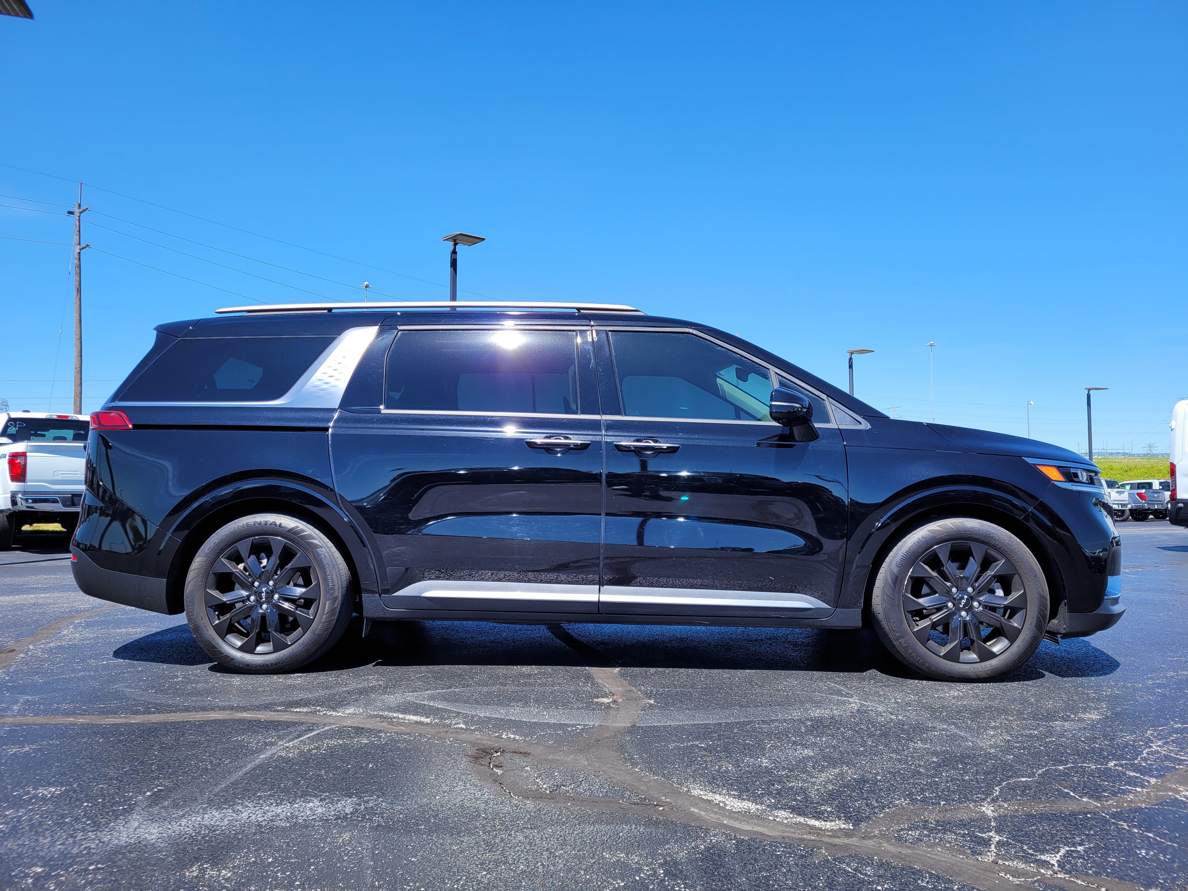 Used 2024 Kia Carnival SX Prestige FWD image 2