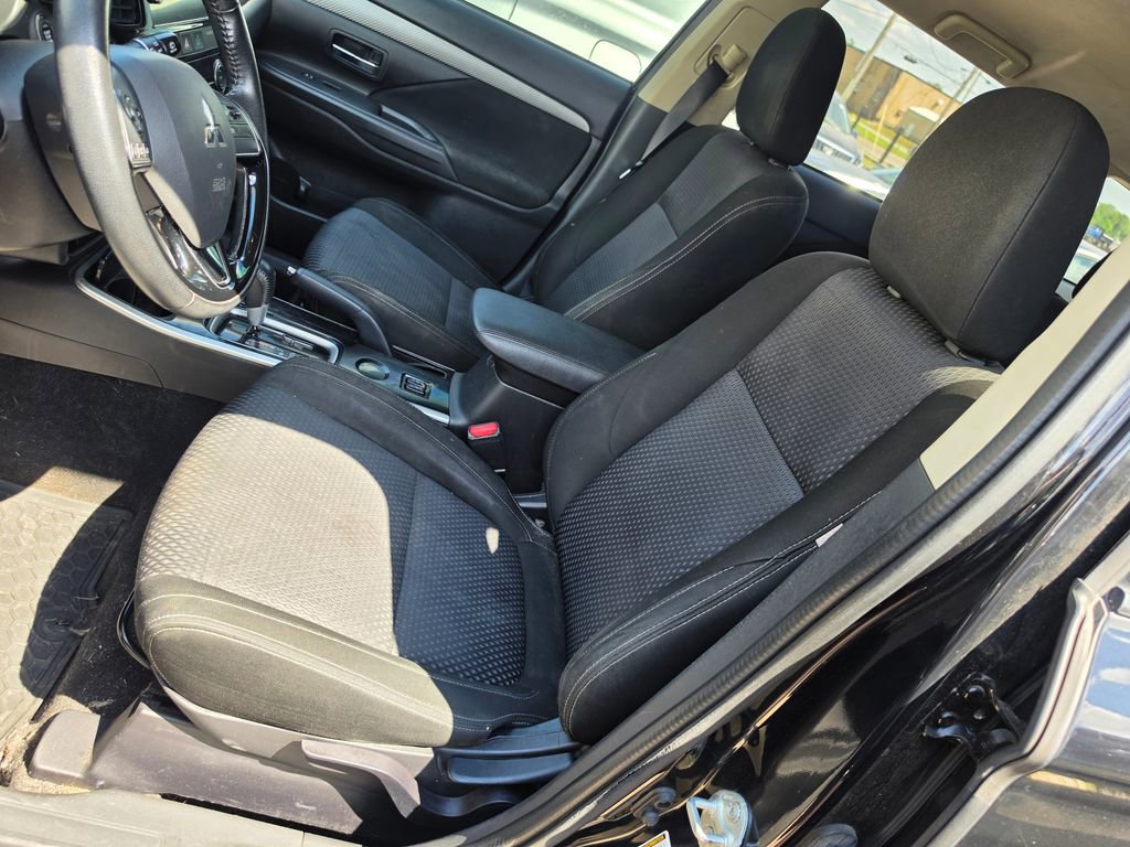 Used 2018 Mitsubishi Outlander SE FWD image 6