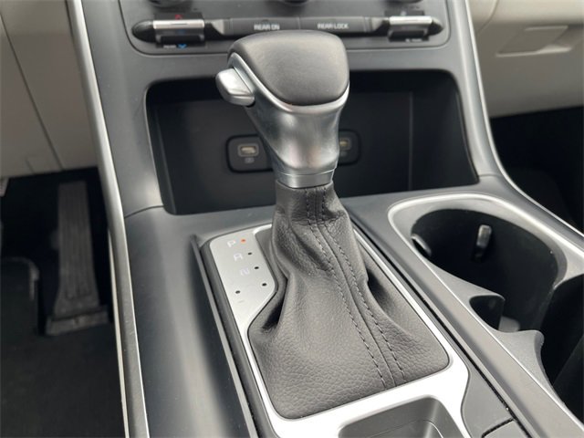 Used 2024 Kia Carnival LX image 24