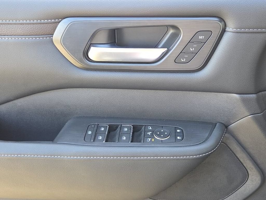 Used 2026 Nissan Armada SL w/ Captain's Chari Seat Package AWD/4WD image 25