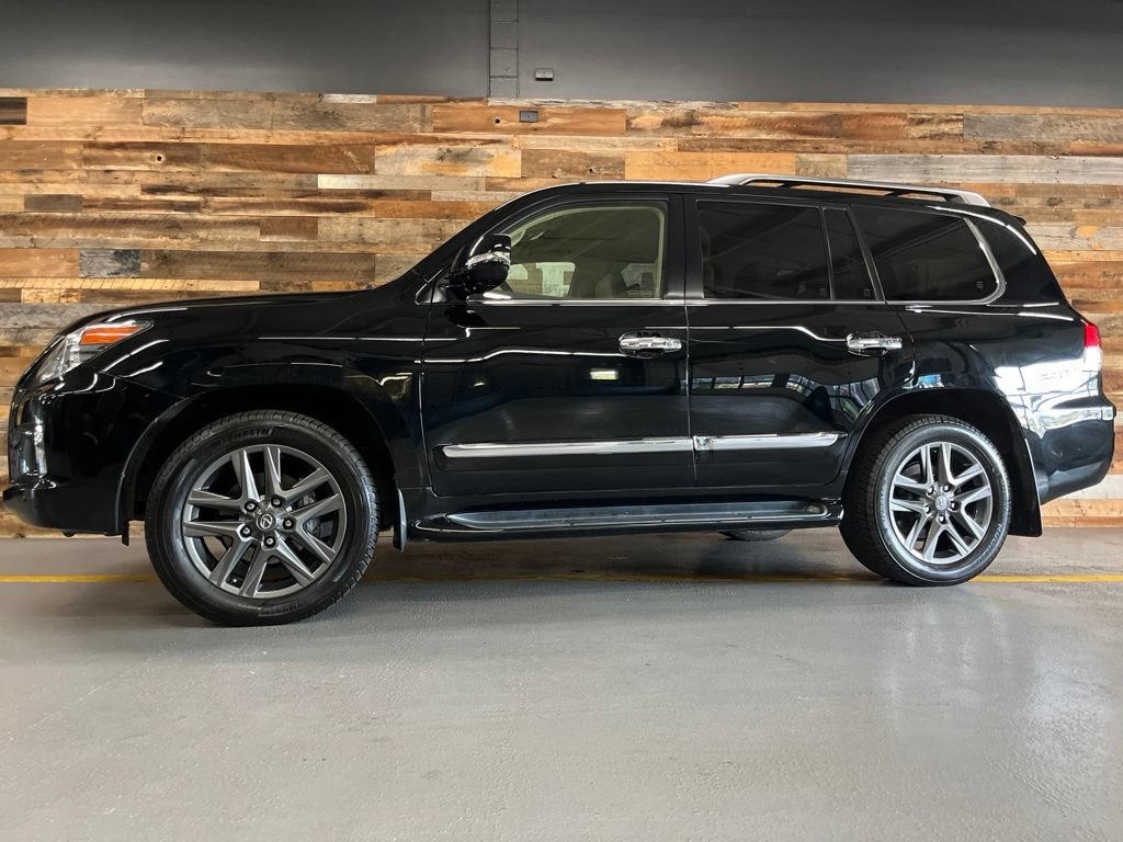 Used 2014 Lexus LX 570 4WD w/ Luxury Package image 17