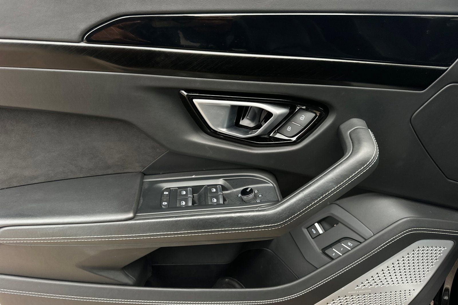 Used 2022 Lamborghini Urus image 25