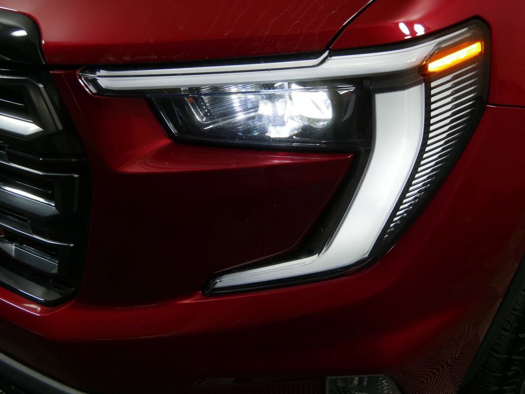 Used 2024 GMC Acadia AT4 image 8