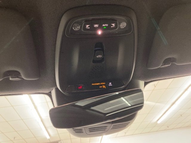 Used 2019 Volvo XC40 T5 Momentum image 25