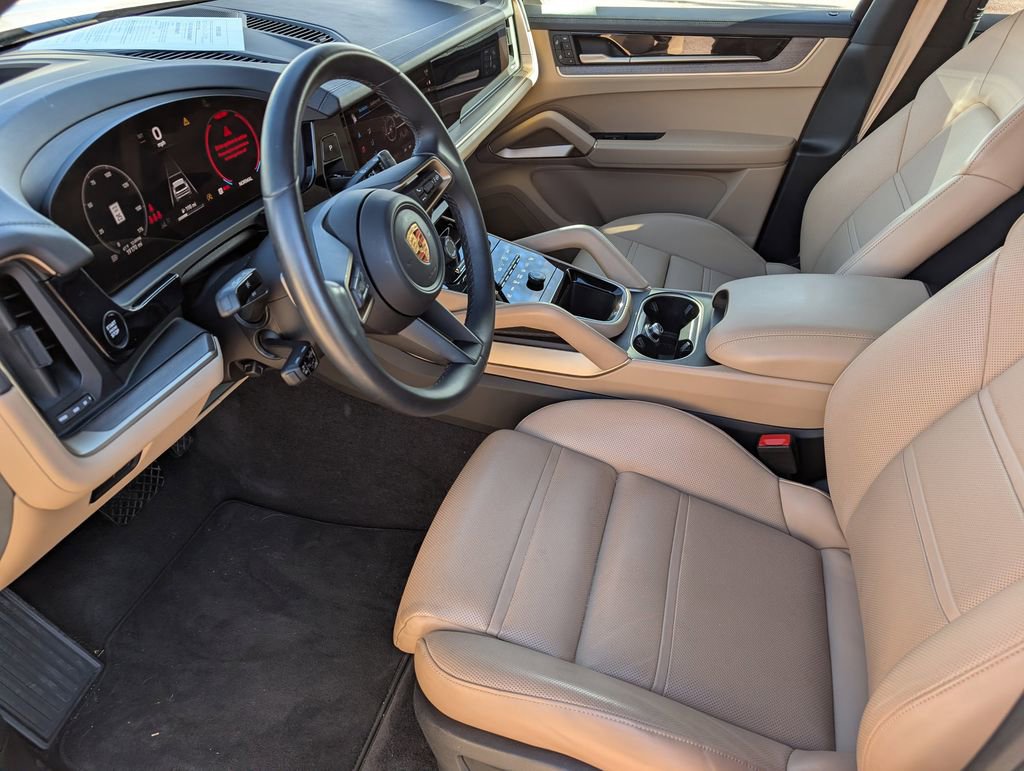 Used 2024 Porsche Cayenne image 11