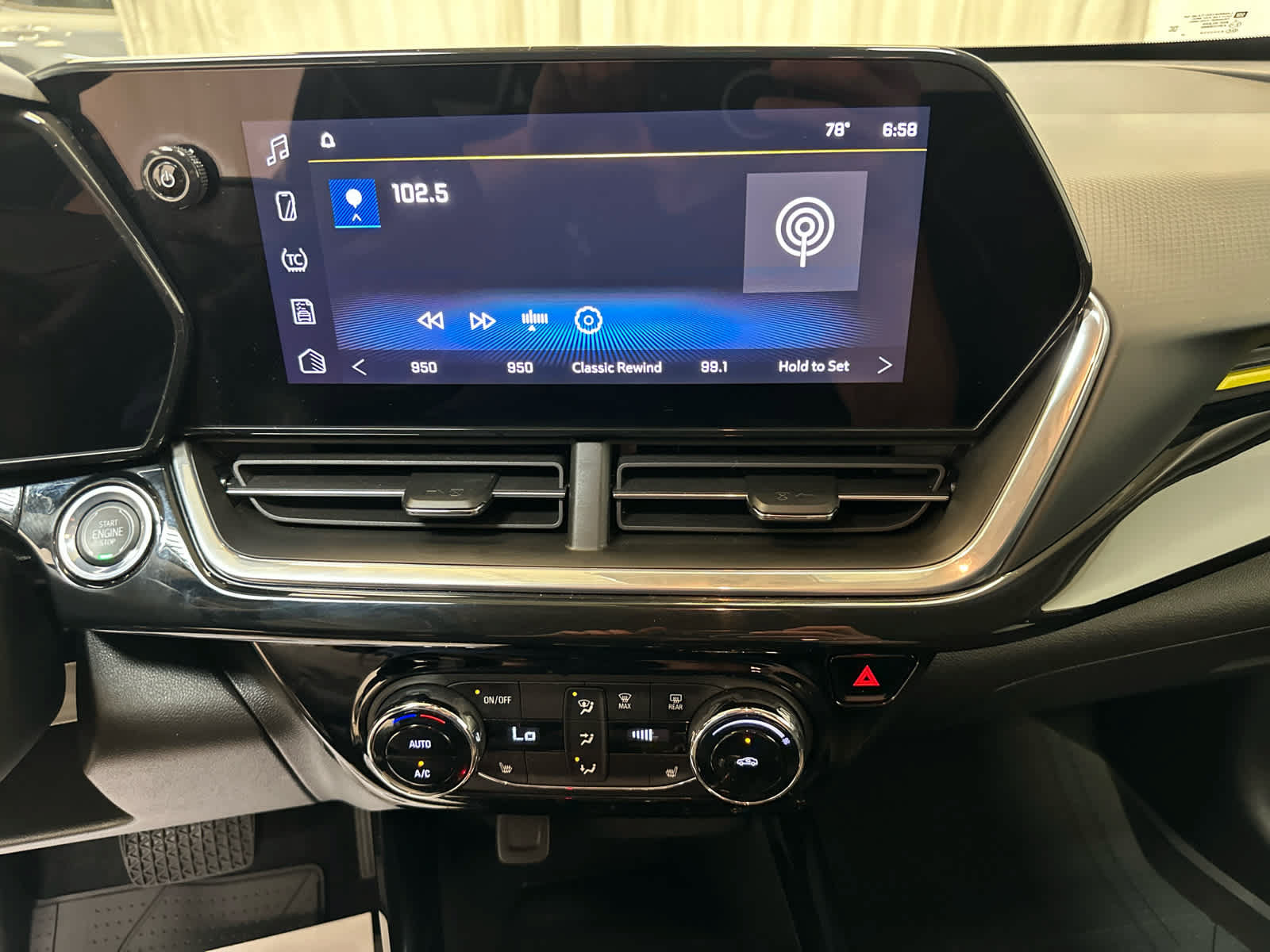 Used 2024 Chevrolet Trax ACTIV w/ Driver Confidence Package FWD image 5