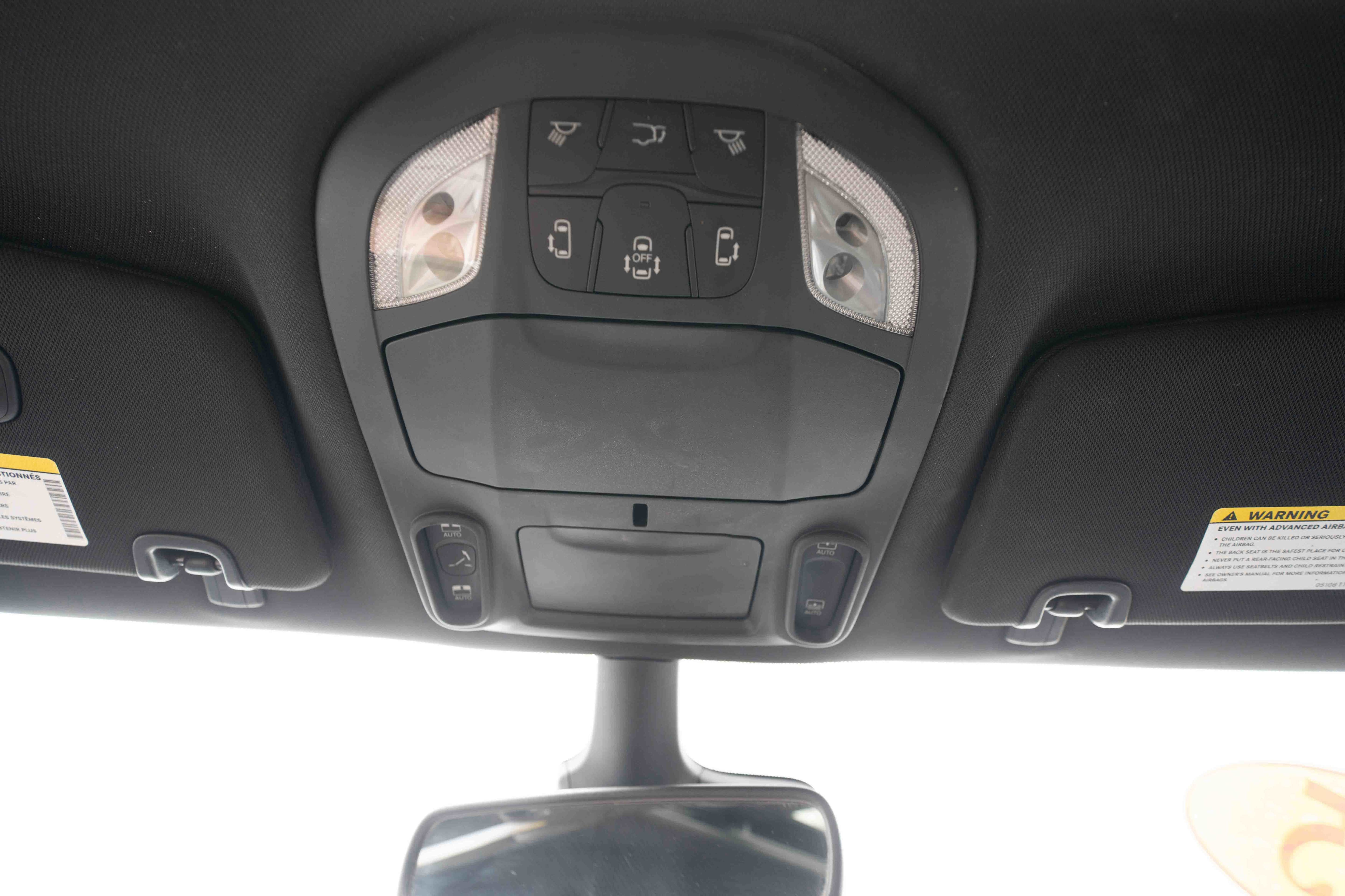 Used 2025 Chrysler Pacifica Limited FWD image 18