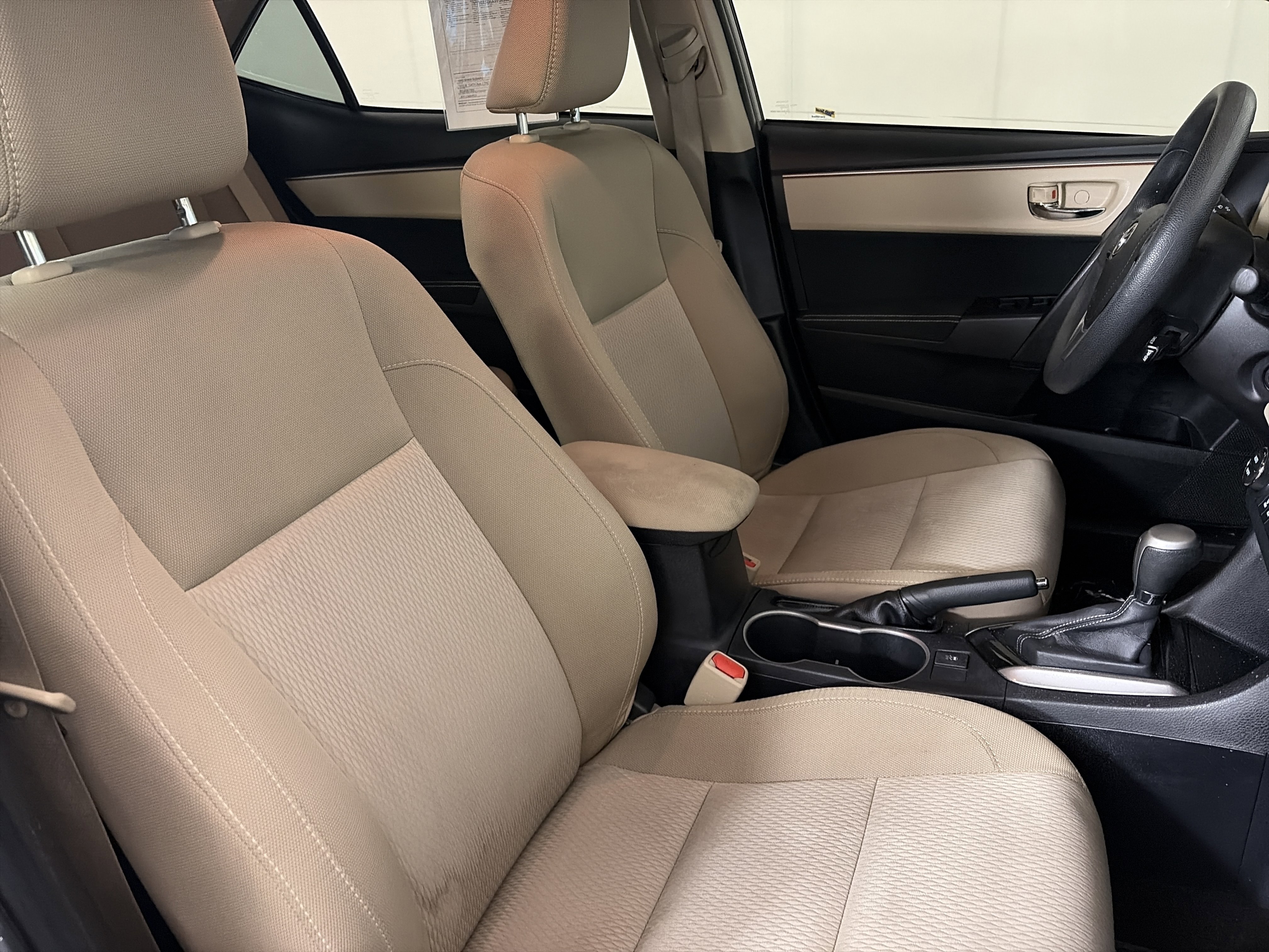 Used 2016 Toyota Corolla LE image 29