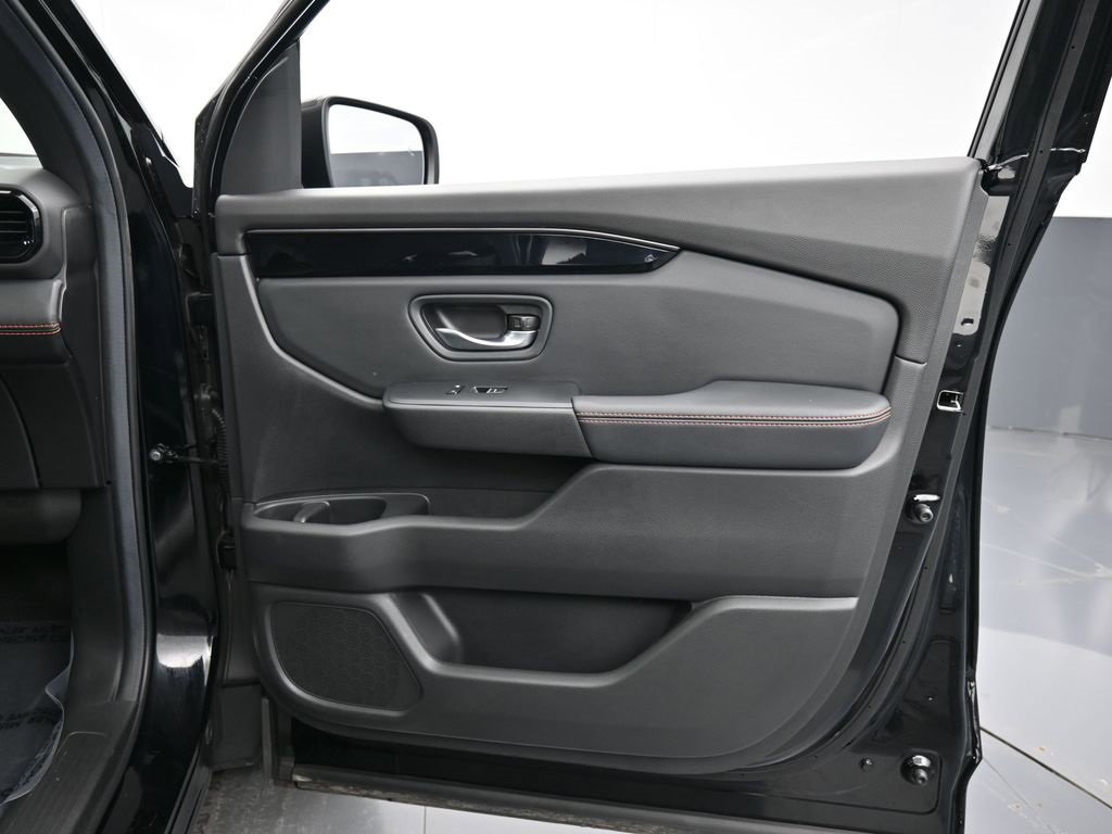 Used 2025 Honda Pilot TrailSport image 40