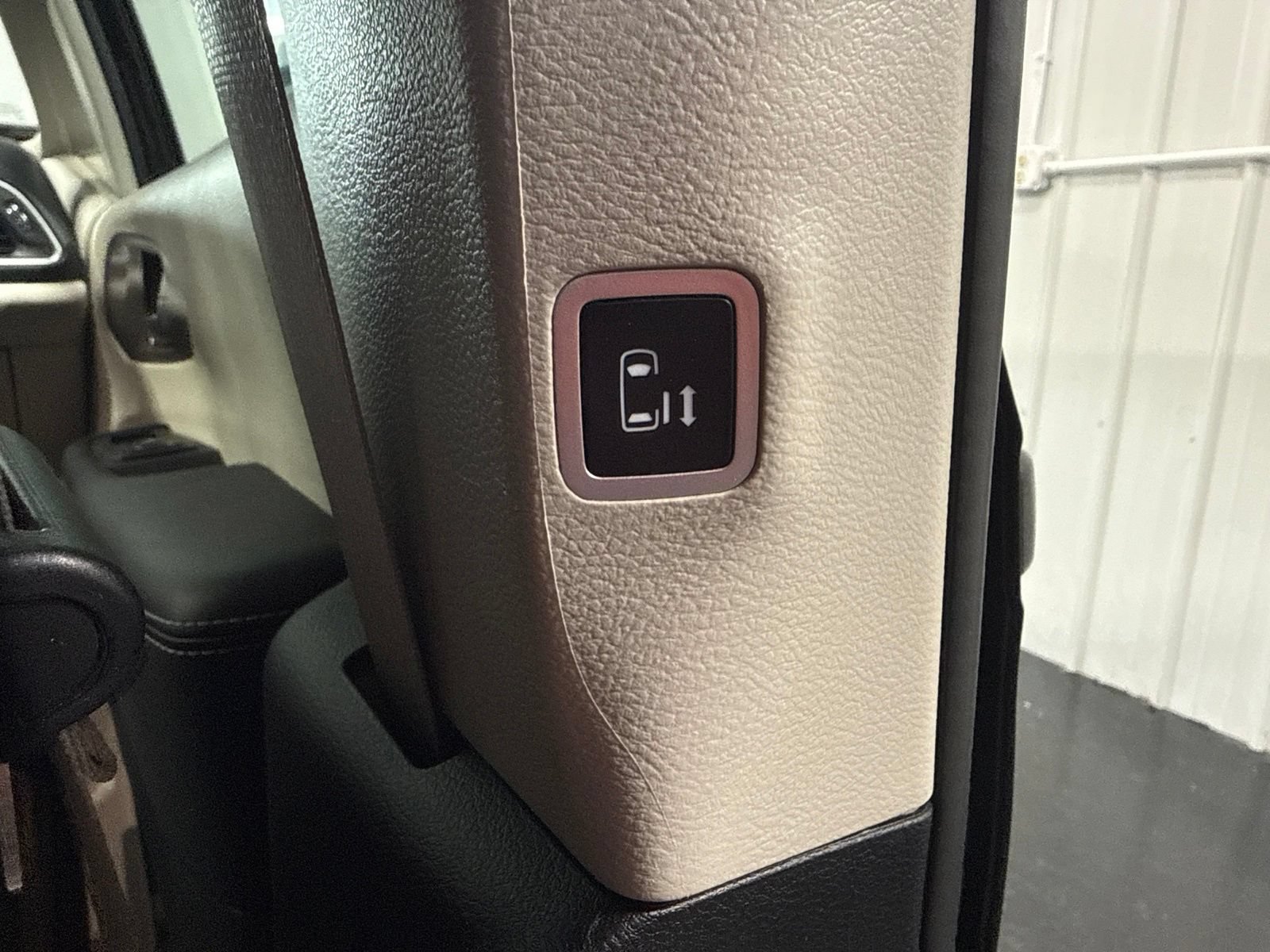Used 2023 Chrysler Voyager LX FWD image 15