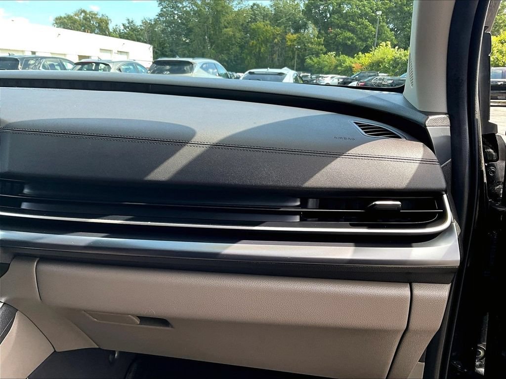 Used 2025 Kia Carnival FWD image 13