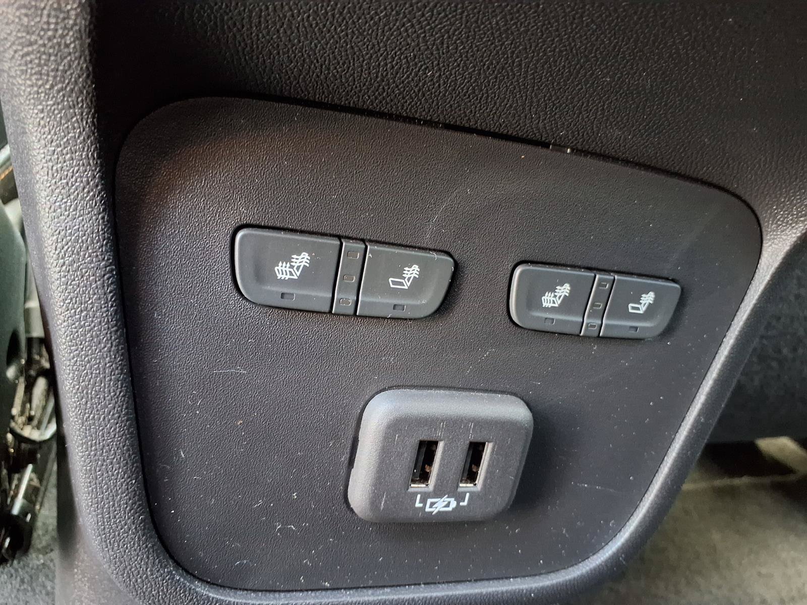 Used 2022 Chevrolet Equinox Premier FWD image 22
