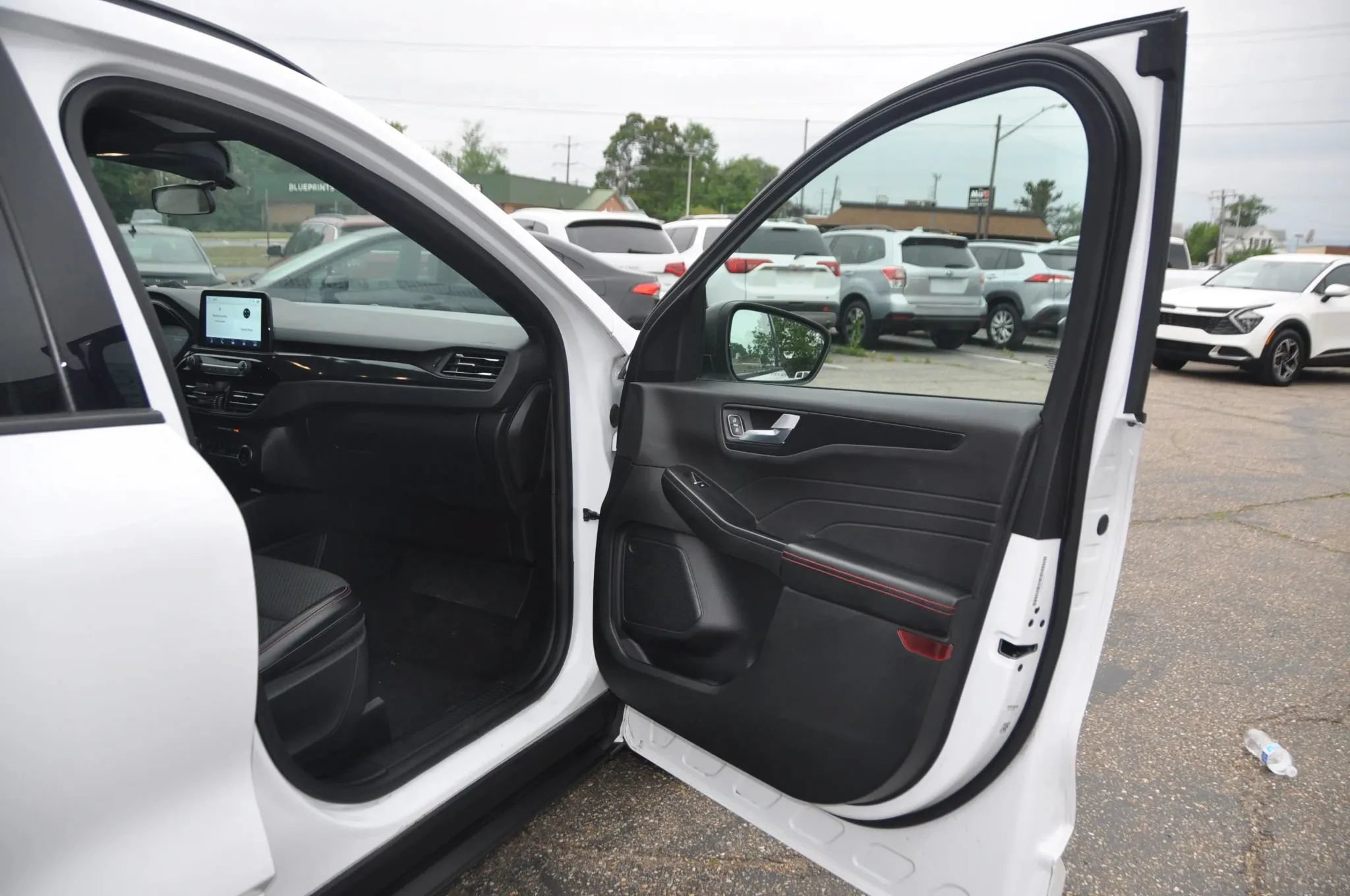 Used 2023 Ford Escape ST-Line FWD image 8