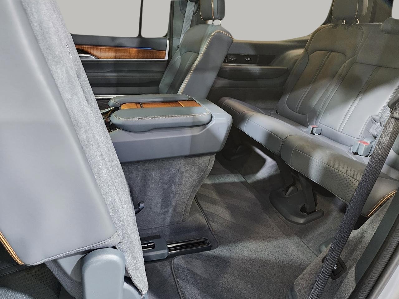 Used 2022 Jeep Grand Wagoneer Series II w/ Premium Group II image 24