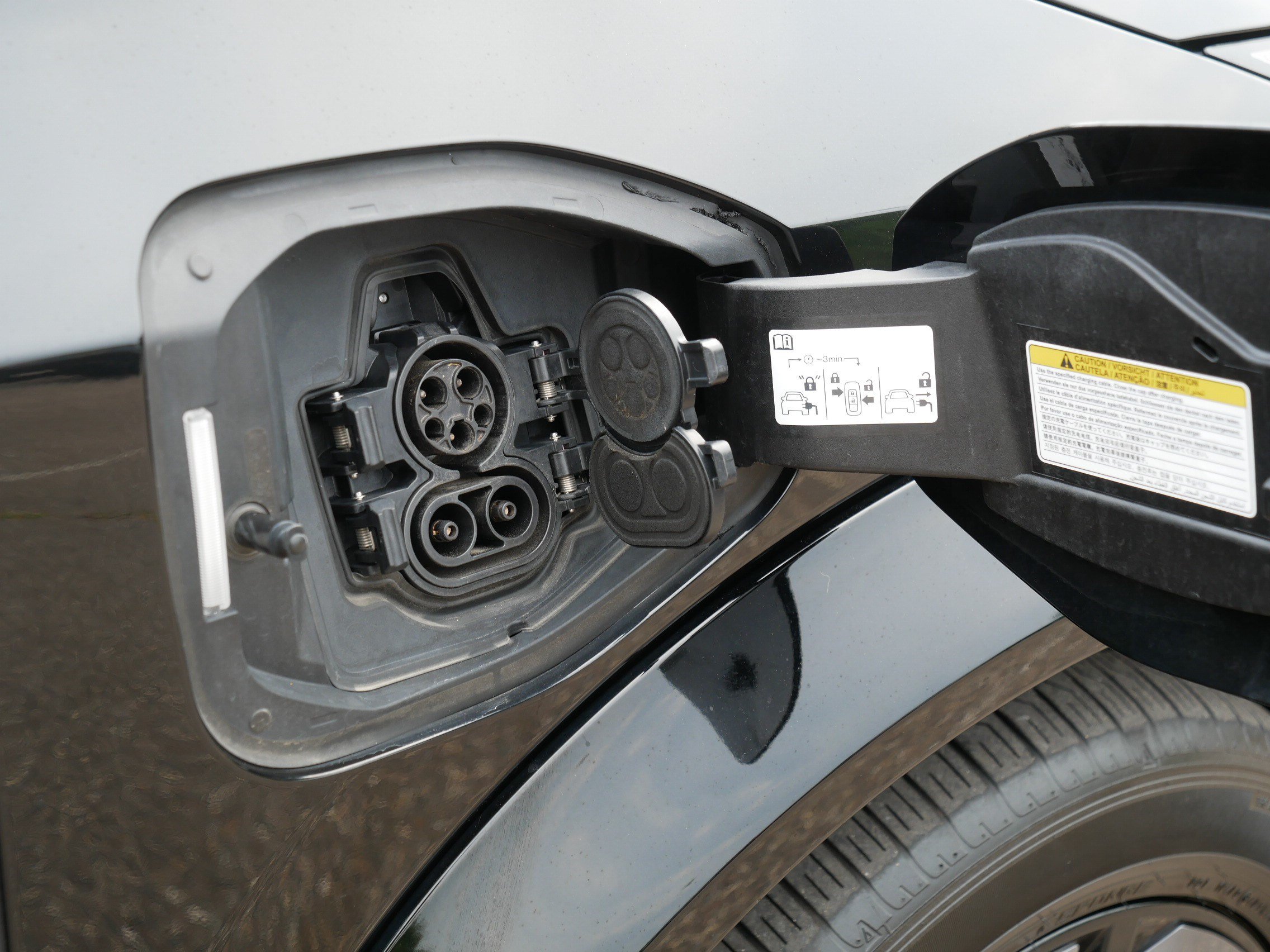 Certified 2024 Nissan Ariya AWD image 36