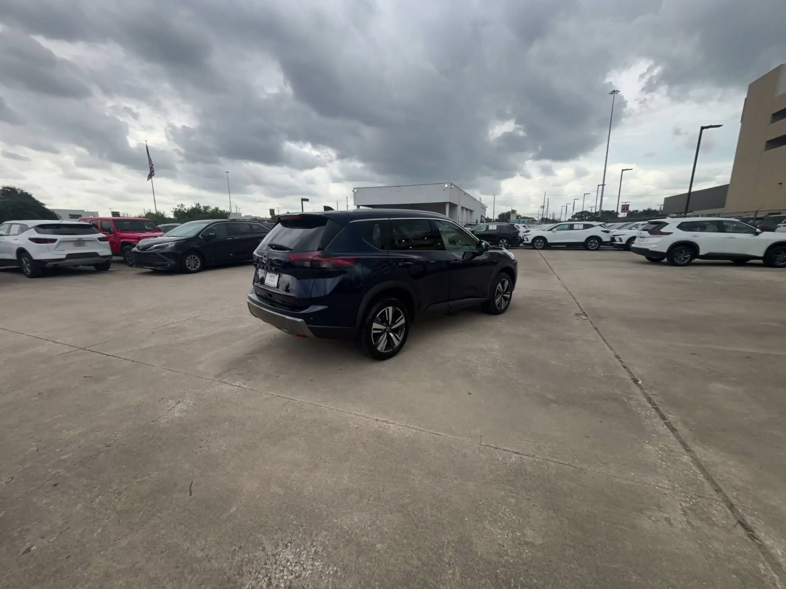 Used 2026 Nissan Rogue SL FWD image 13