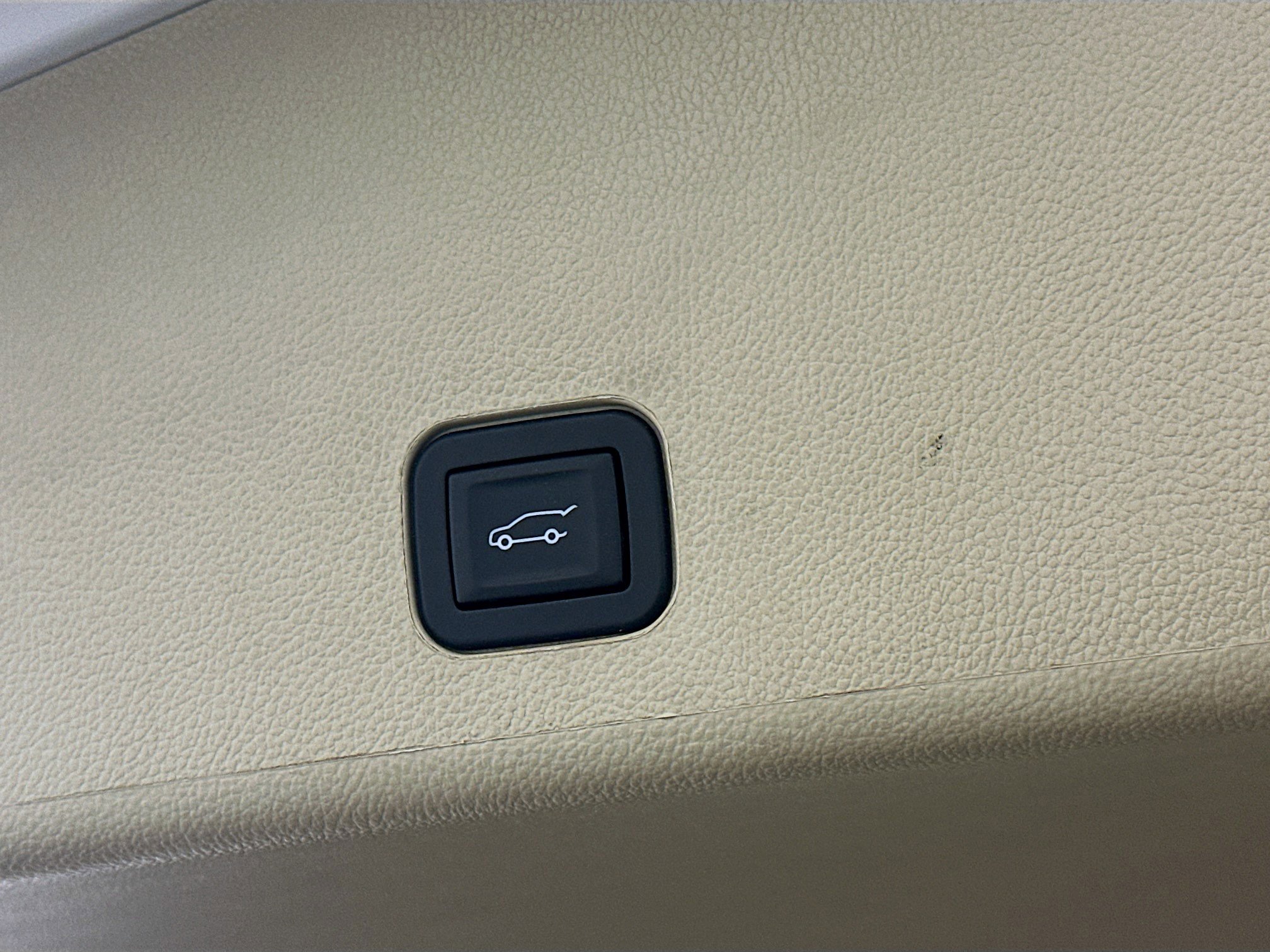 Used 2015 Cadillac SRX Luxury w/ Driver Awareness Package image 31