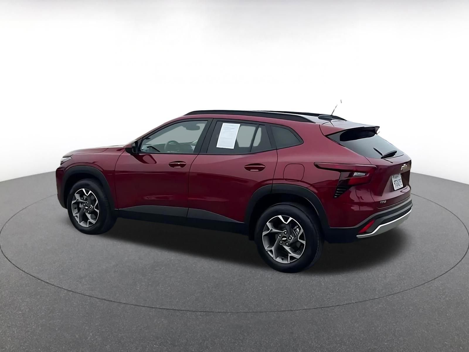 Used 2025 Chevrolet Trax LT w/ LT Convenience Package image 10