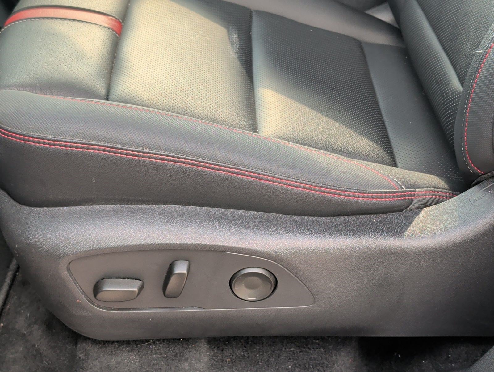 Used 2025 Chevrolet Traverse RS FWD image 10