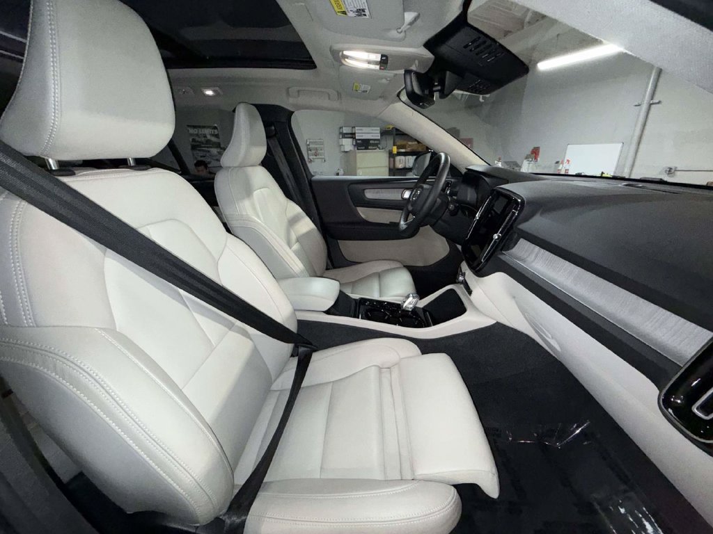 Used 2024 Volvo XC40 B5 Plus AWD/4WD image 14