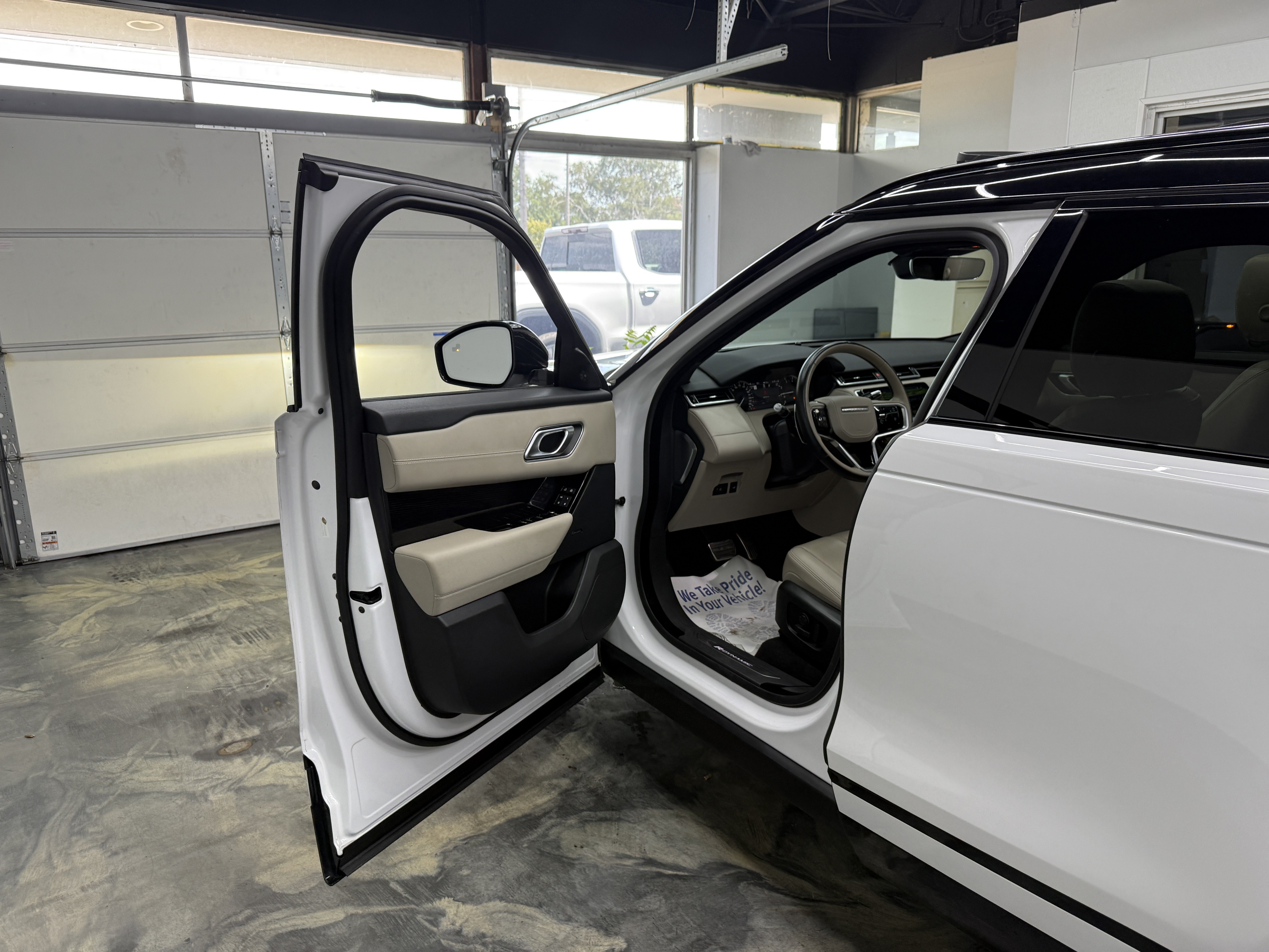 Used 2022 Land Rover Range Rover Velar R-Dynamic S AWD/4WD image 10