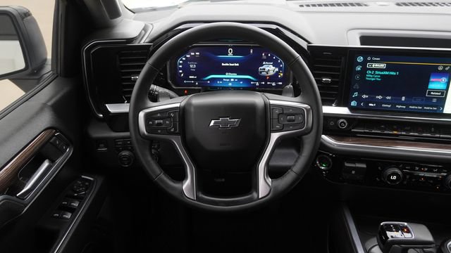 Used 2026 Chevrolet Silverado 1500 LT Trail Boss w/ LPO, Dark Essentials Package AWD/4WD image 16
