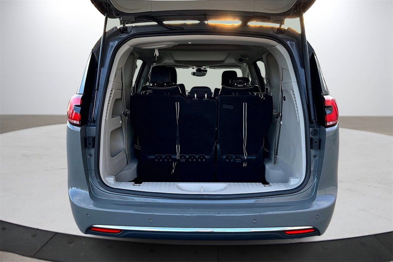 Certified 2023 Chrysler Pacifica Limited image 27
