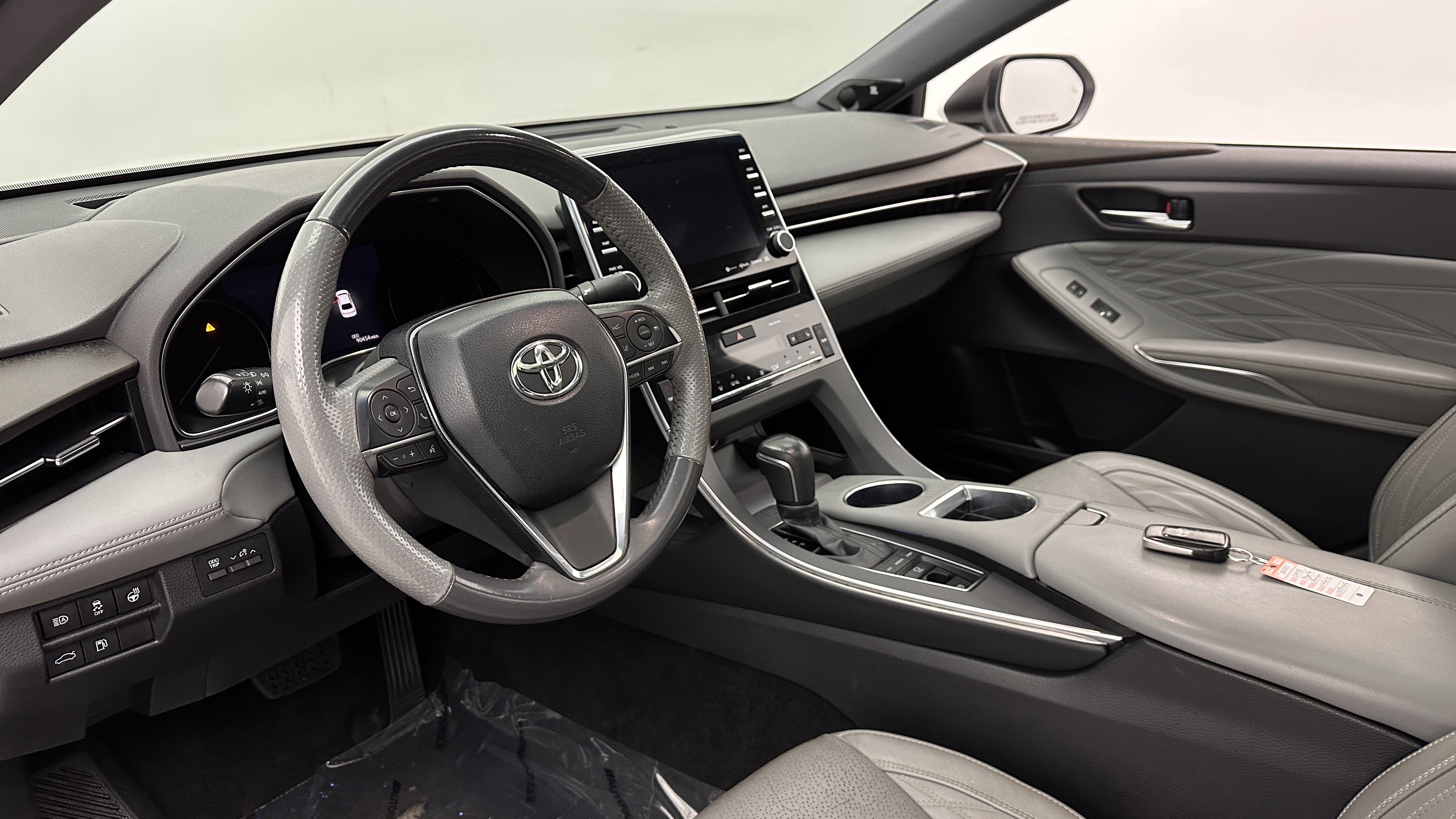 Used 2019 Toyota Avalon Limited w/ All Weather Liner Package image 10
