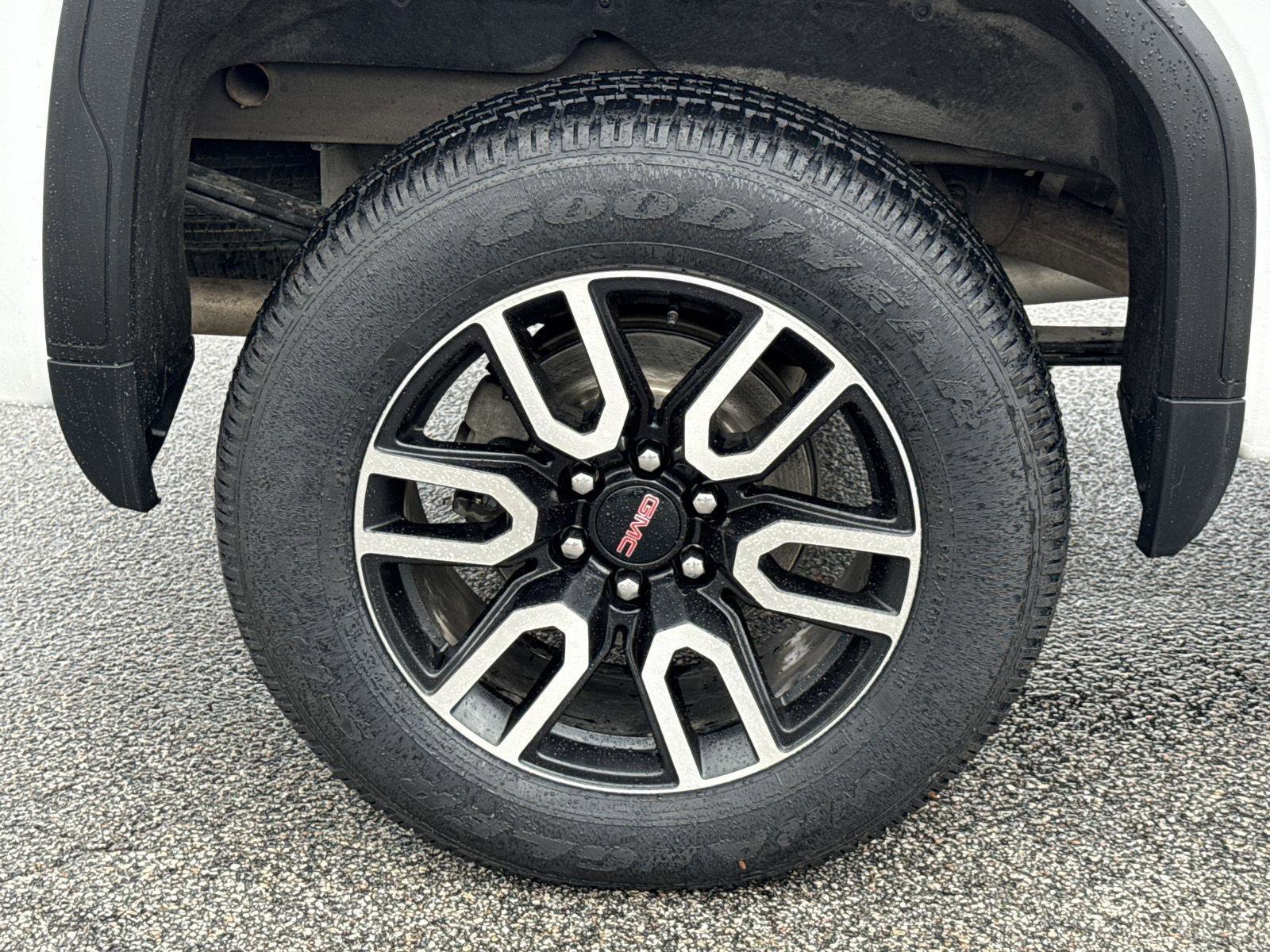 Used 2024 GMC Sierra 1500 AT4 w/ Technology Package image 10