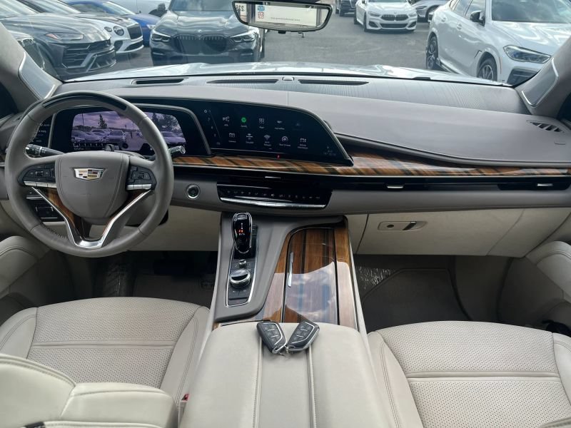 Used 2024 Cadillac Escalade Sport Platinum w/ LPO, ONYX Package AWD/4WD image 32