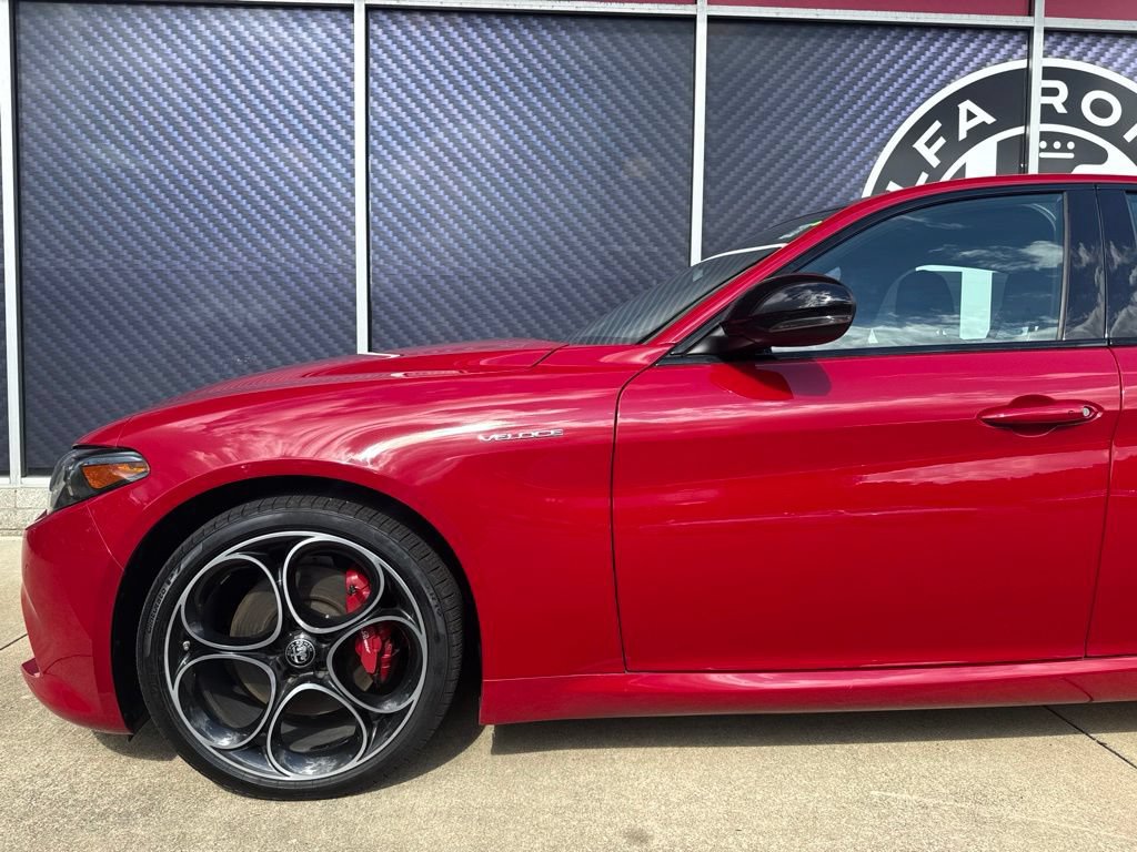 Used 2023 Alfa Romeo Giulia Veloce AWD/4WD image 16
