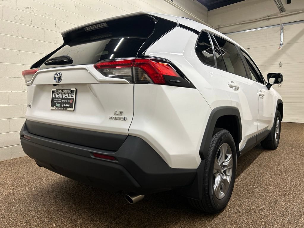 Used 2024 Toyota RAV4 LE AWD/4WD image 2