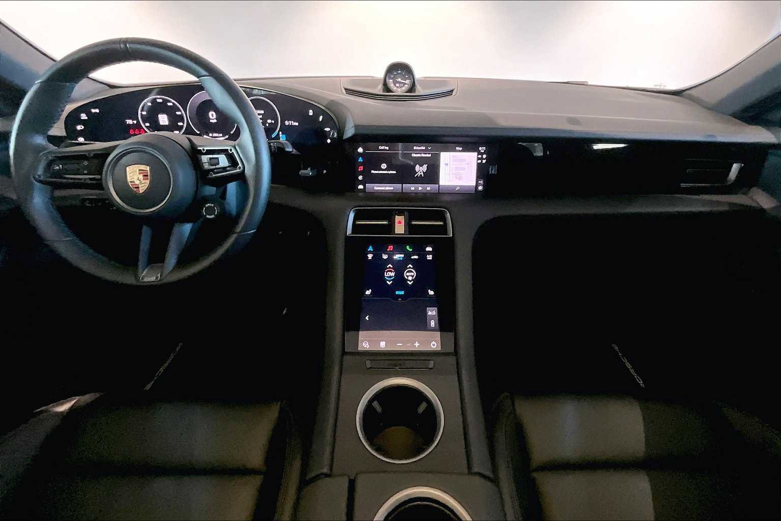 Used 2025 Porsche Taycan image 17