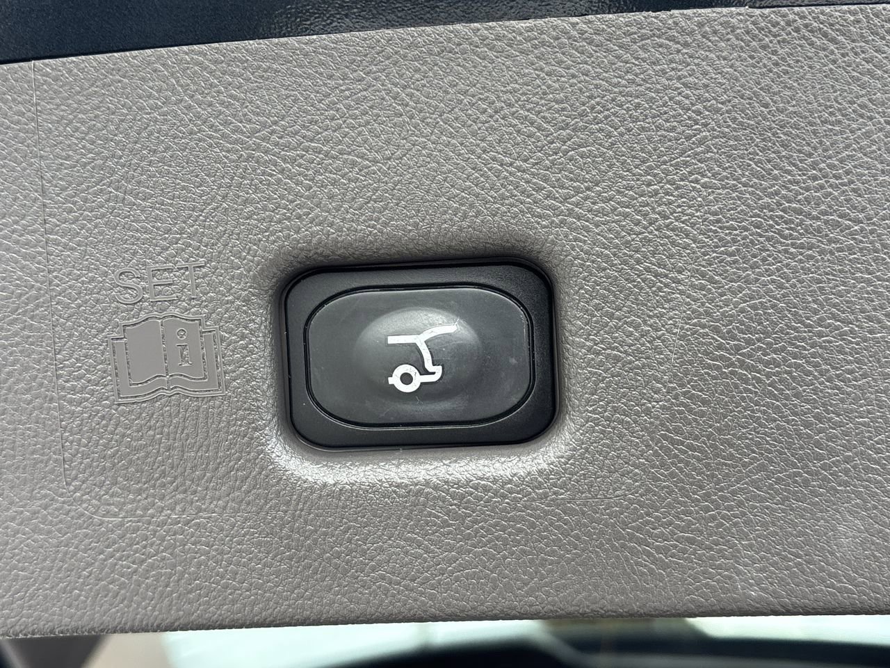 Used 2022 Lincoln Nautilus Reserve w/ Equipment Group 201A image 9