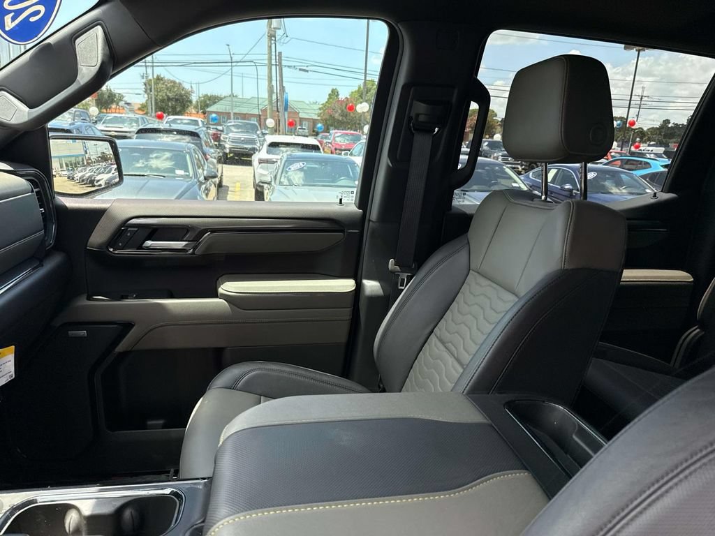 Used 2025 Chevrolet Silverado 1500 ZR2 w/ Technology Package AWD/4WD image 15