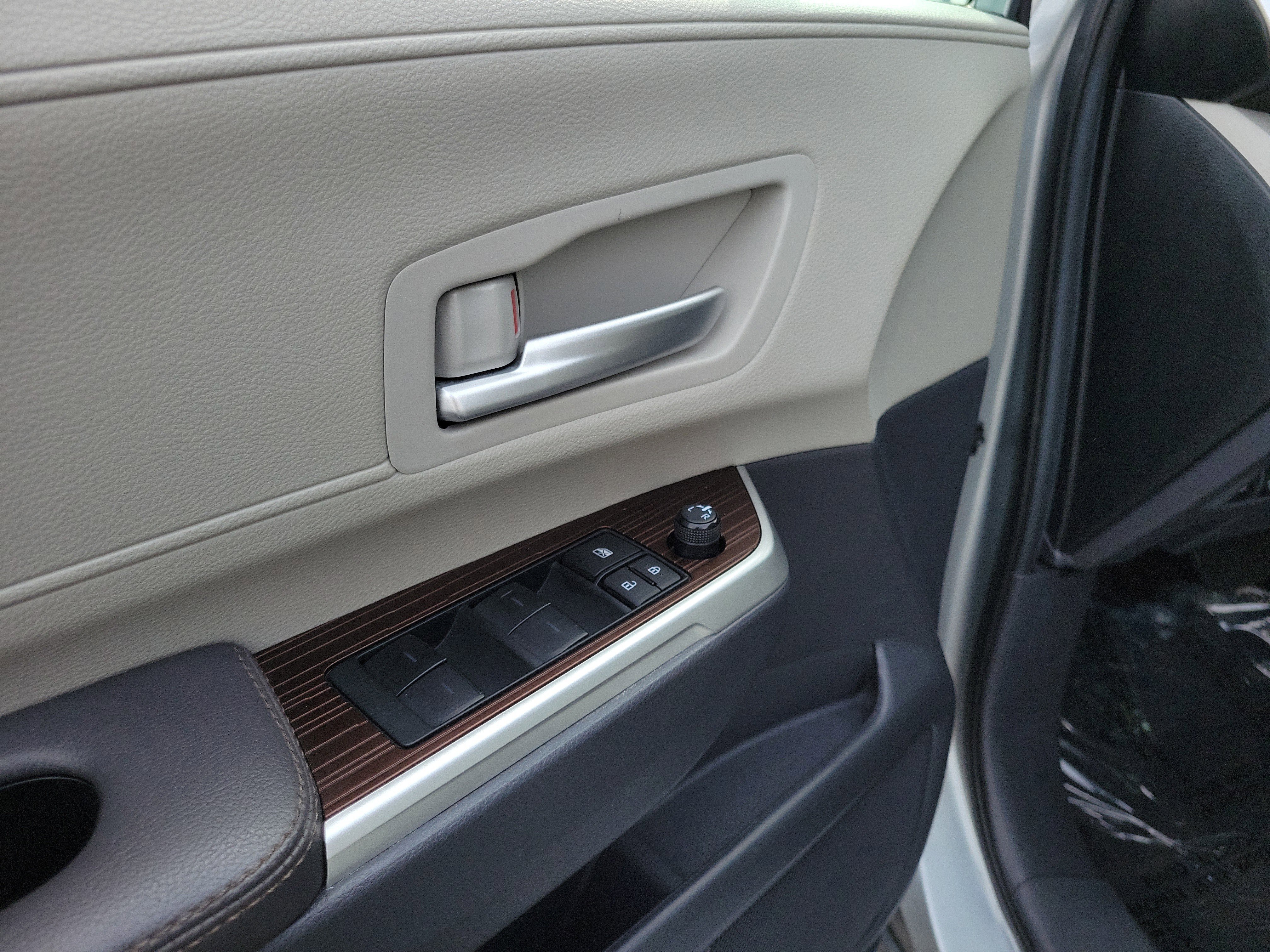 Used 2024 Toyota Sienna XLE FWD image 18