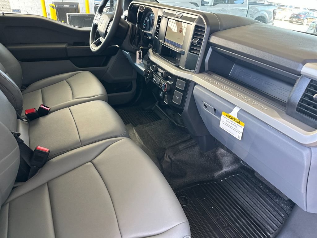 New 2026 Ford F550 4x4 Crew Cab image 15