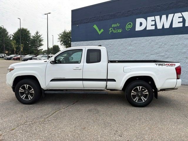 Used 2017 Toyota Tacoma TRD Sport w/ Premium & Technology Package AWD/4WD image 2