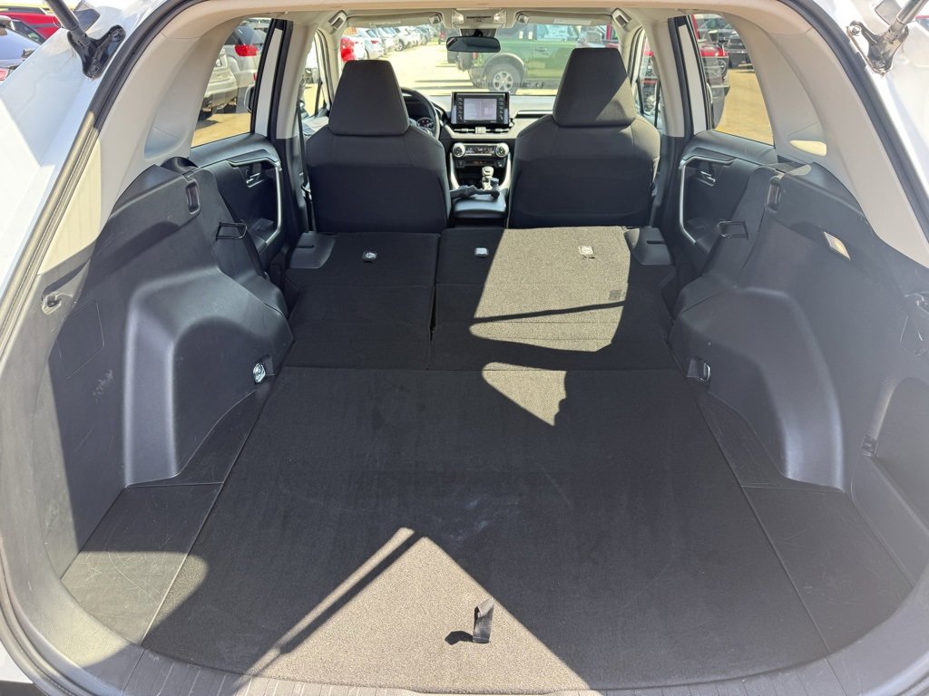 Used 2022 Toyota RAV4 XLE image 31