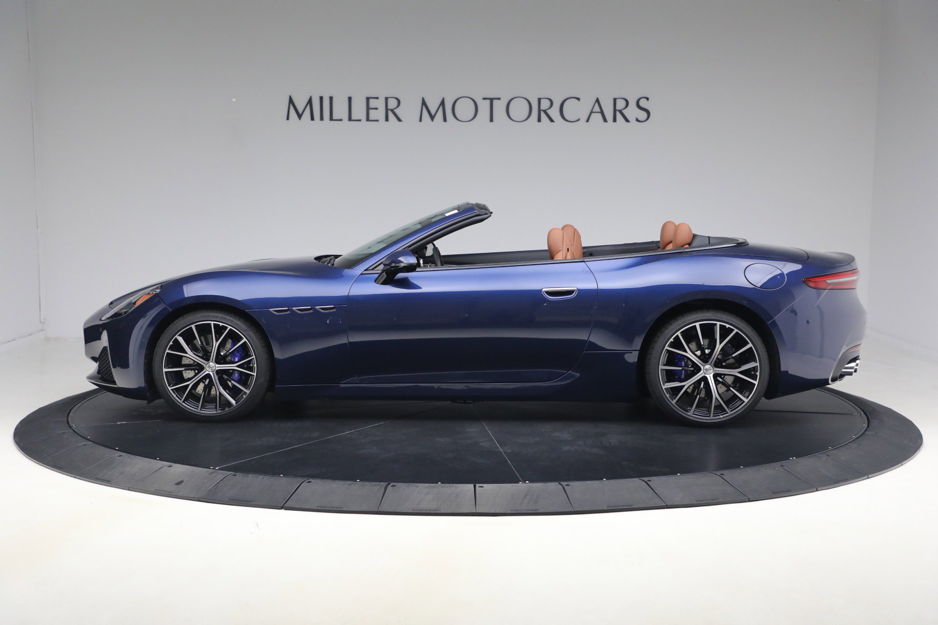 New 2026 Maserati GranCabrio Modena image 2