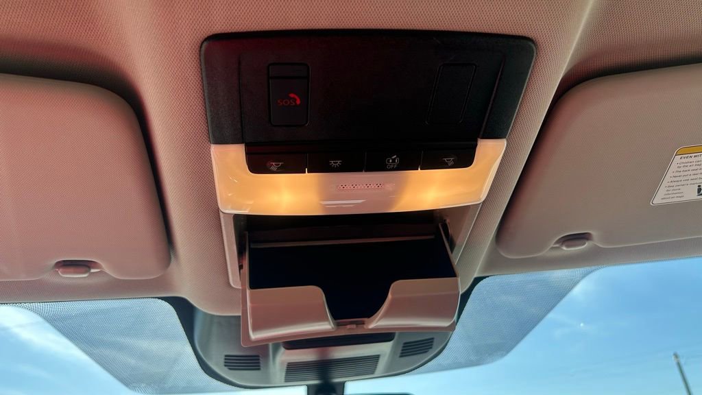 Used 2023 Nissan Rogue SV image 19