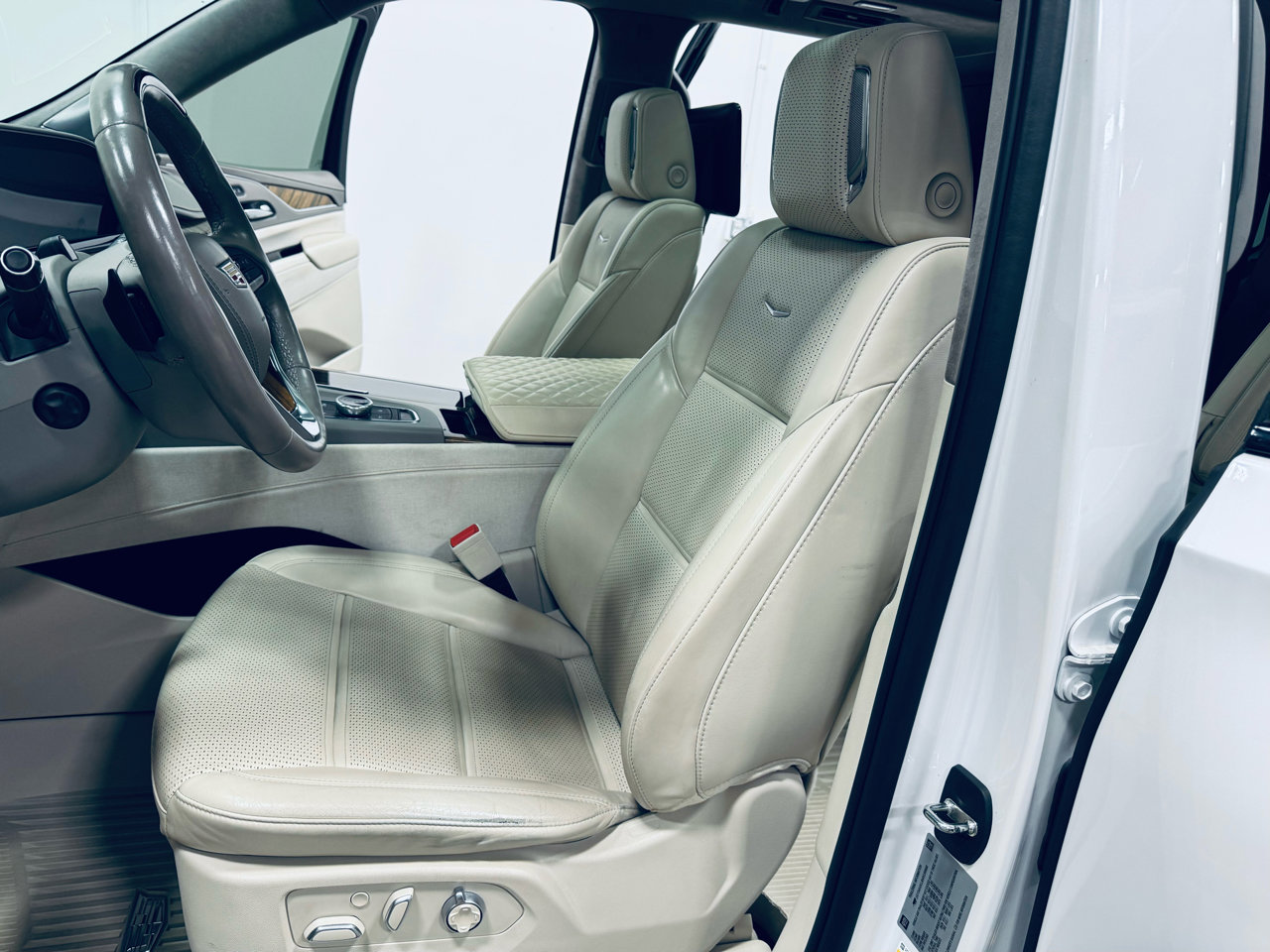 Used 2022 Cadillac Escalade Sport Platinum w/ Heavy-Duty Trailer Package image 33