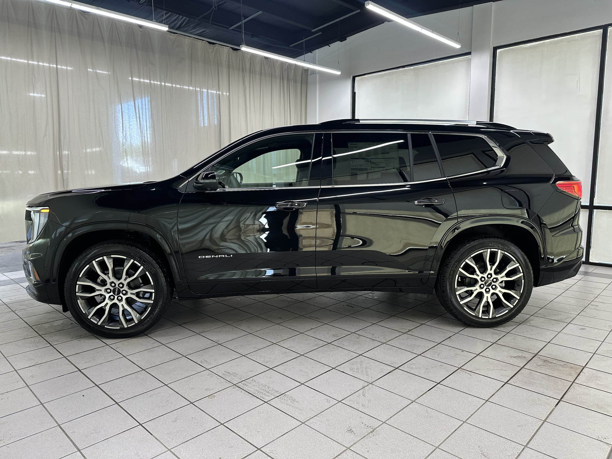 New 2027 GMC Acadia Denali Ultimate w/ LPO, Floor Liner Package AWD/4WD image 8