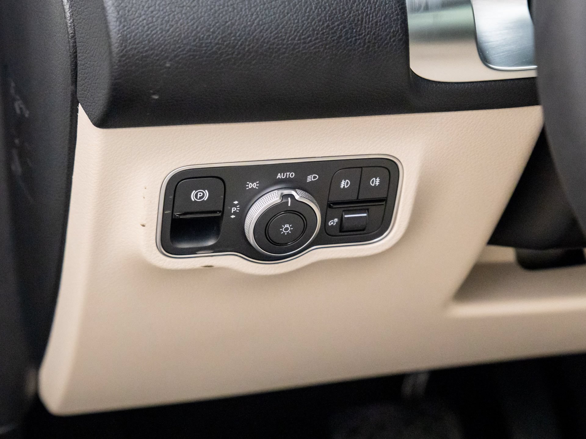 New 2026 Mercedes-Benz GLB 250 4MATIC image 21
